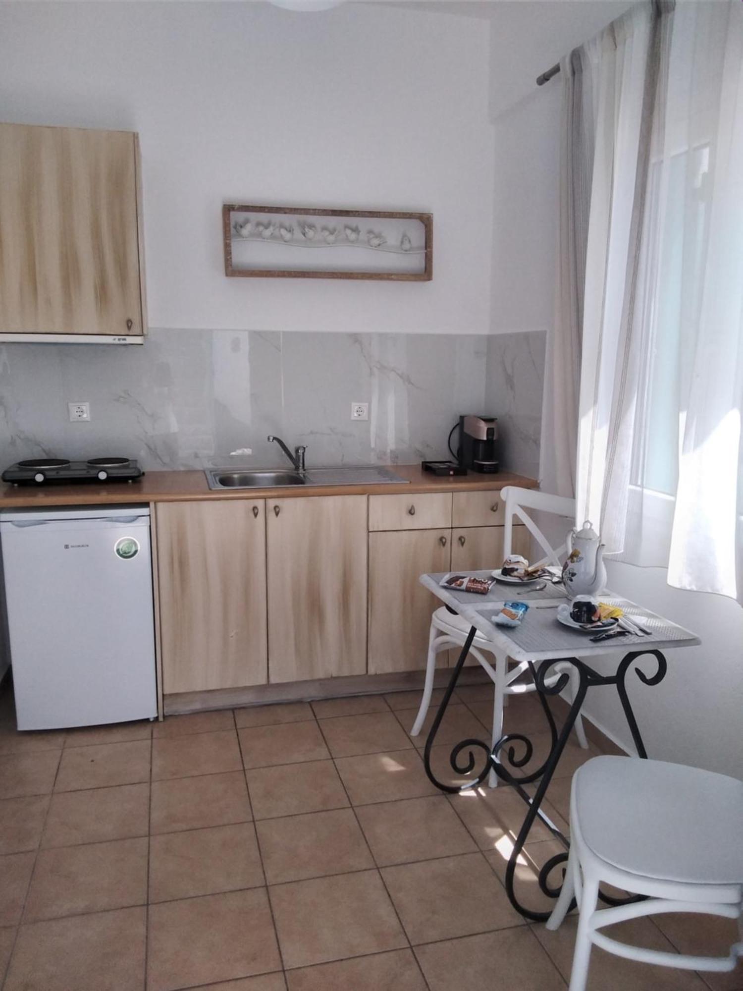 Celeste Apartments Орнос Екстер'єр фото