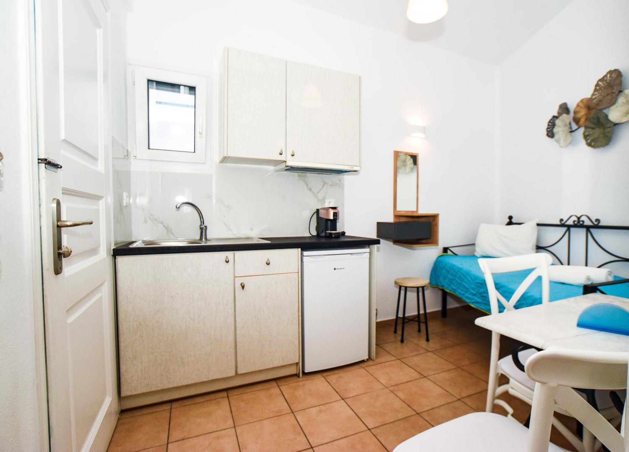 Celeste Apartments Орнос Екстер'єр фото