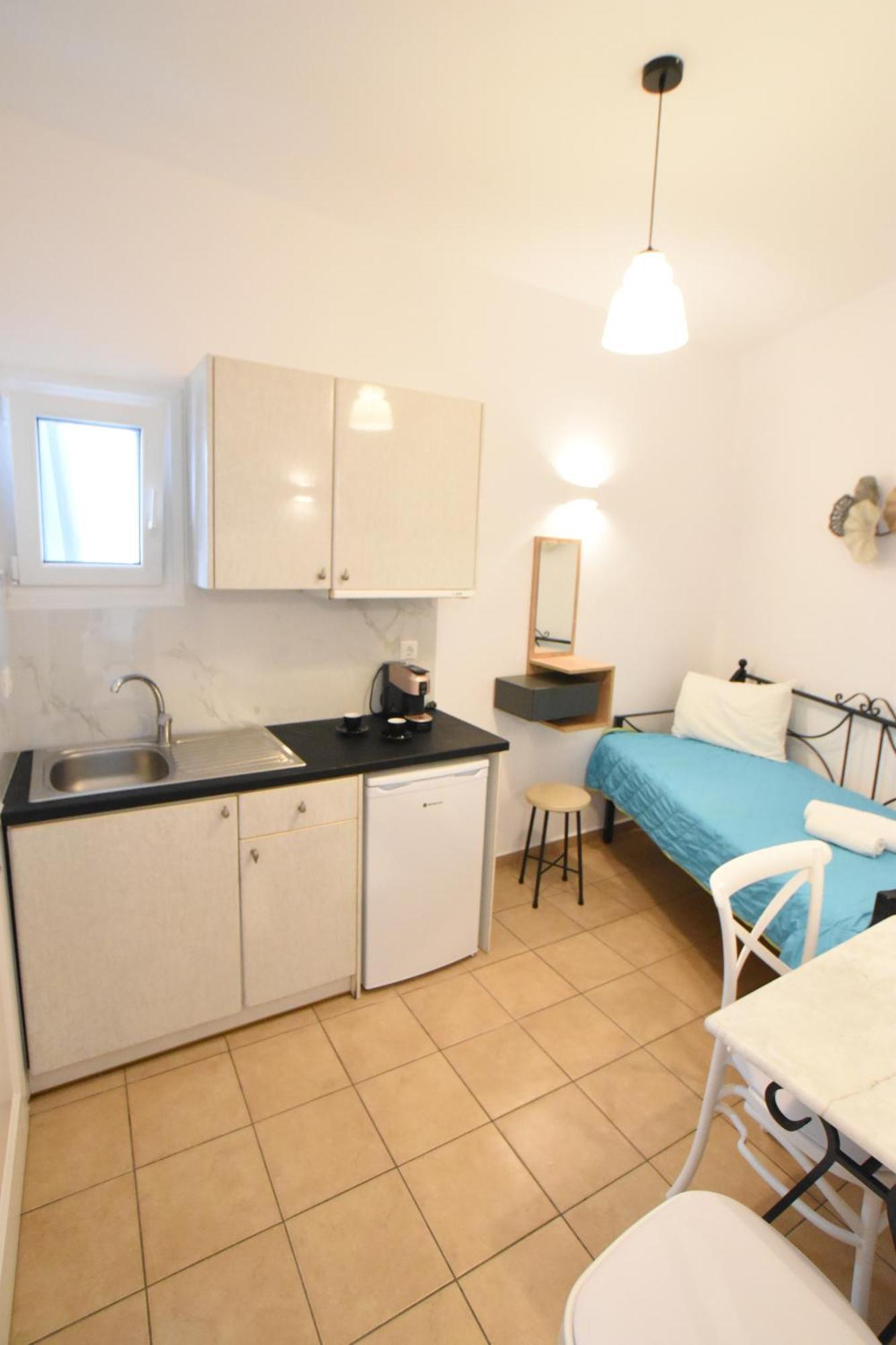 Celeste Apartments Орнос Екстер'єр фото